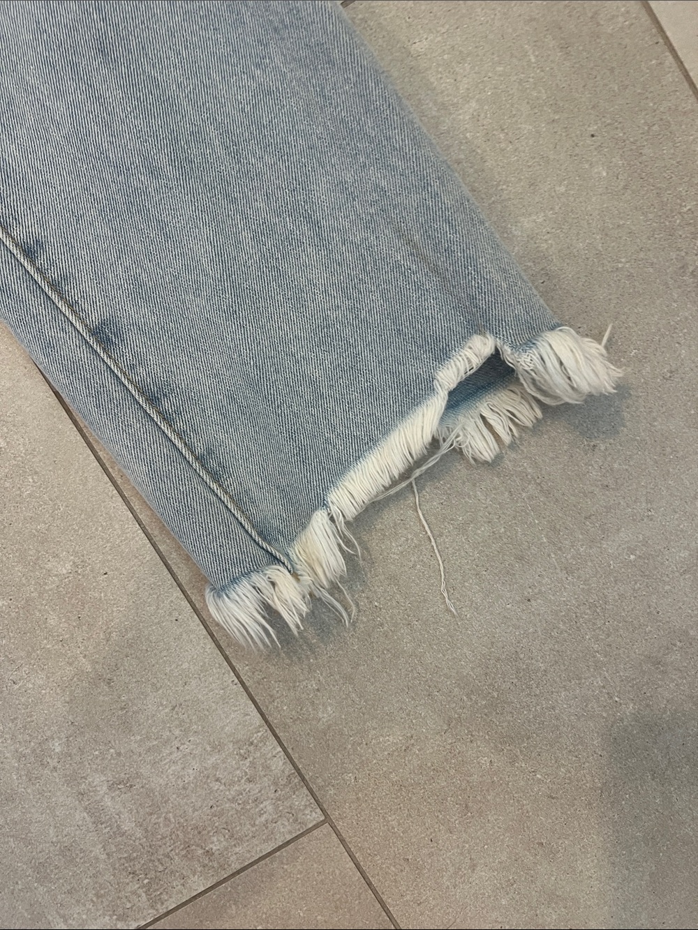 Superdown Light Wash High-Rise Women’s Jeans with Frayed Hem size 28 - Picture 3 of 5
